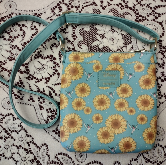 Loungefly Pocahontas Purse - Picture 2 of 5